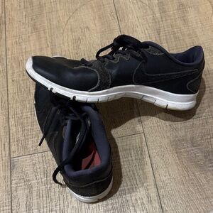 Nike women’s Black and White Sneakers